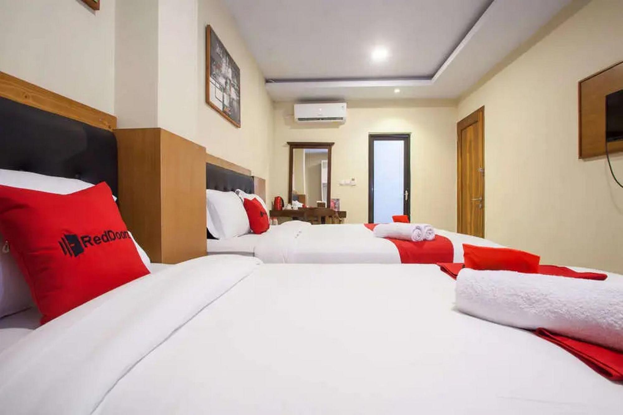 Reddoorz Premium @ Jalan Cengkeh Malang Otel Dış mekan fotoğraf